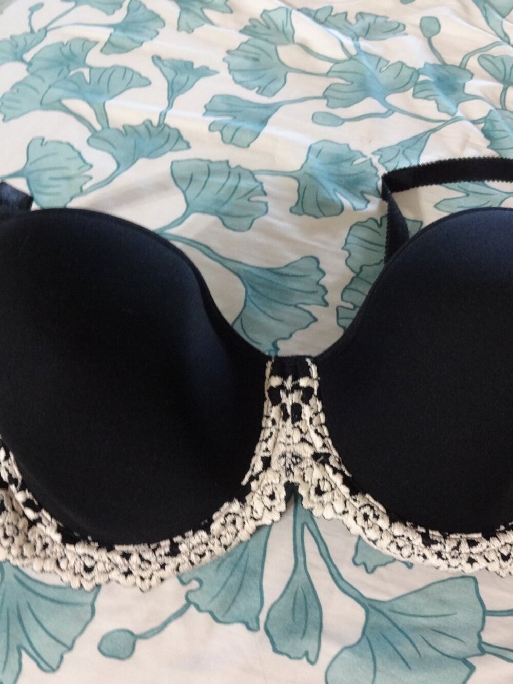 wacoal lace embrace bra black NWT 32g